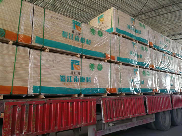 杉木原材料和成品